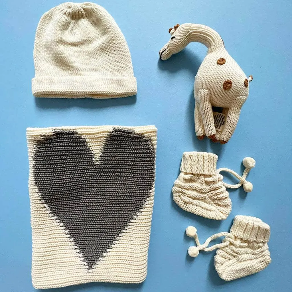 Classic Giraffe Organic Knit Baby Gift