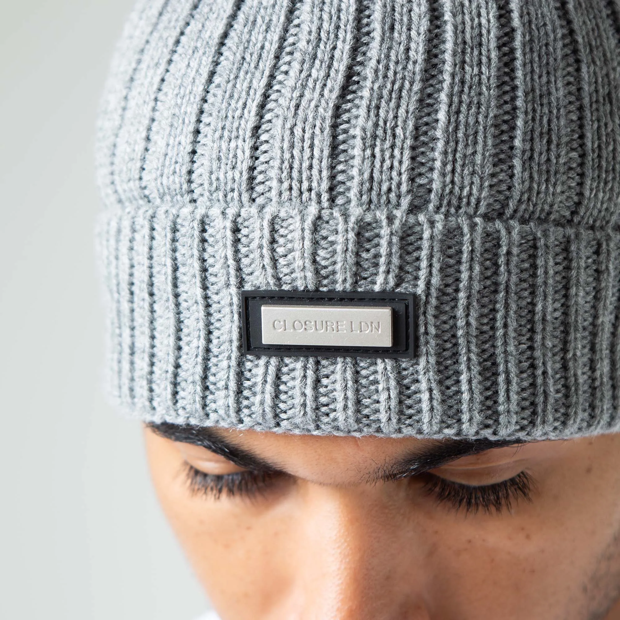 Smart Metal Badge Beanie | Grey Marl