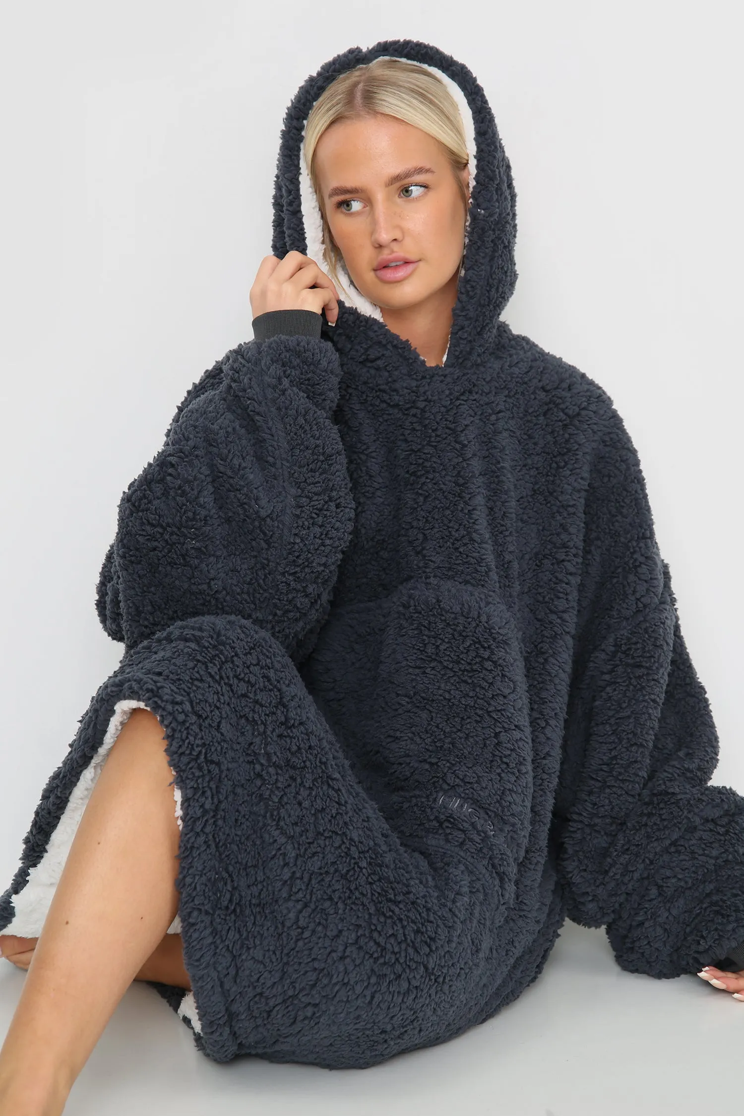 Teddy Hooded Blanket Charcoal