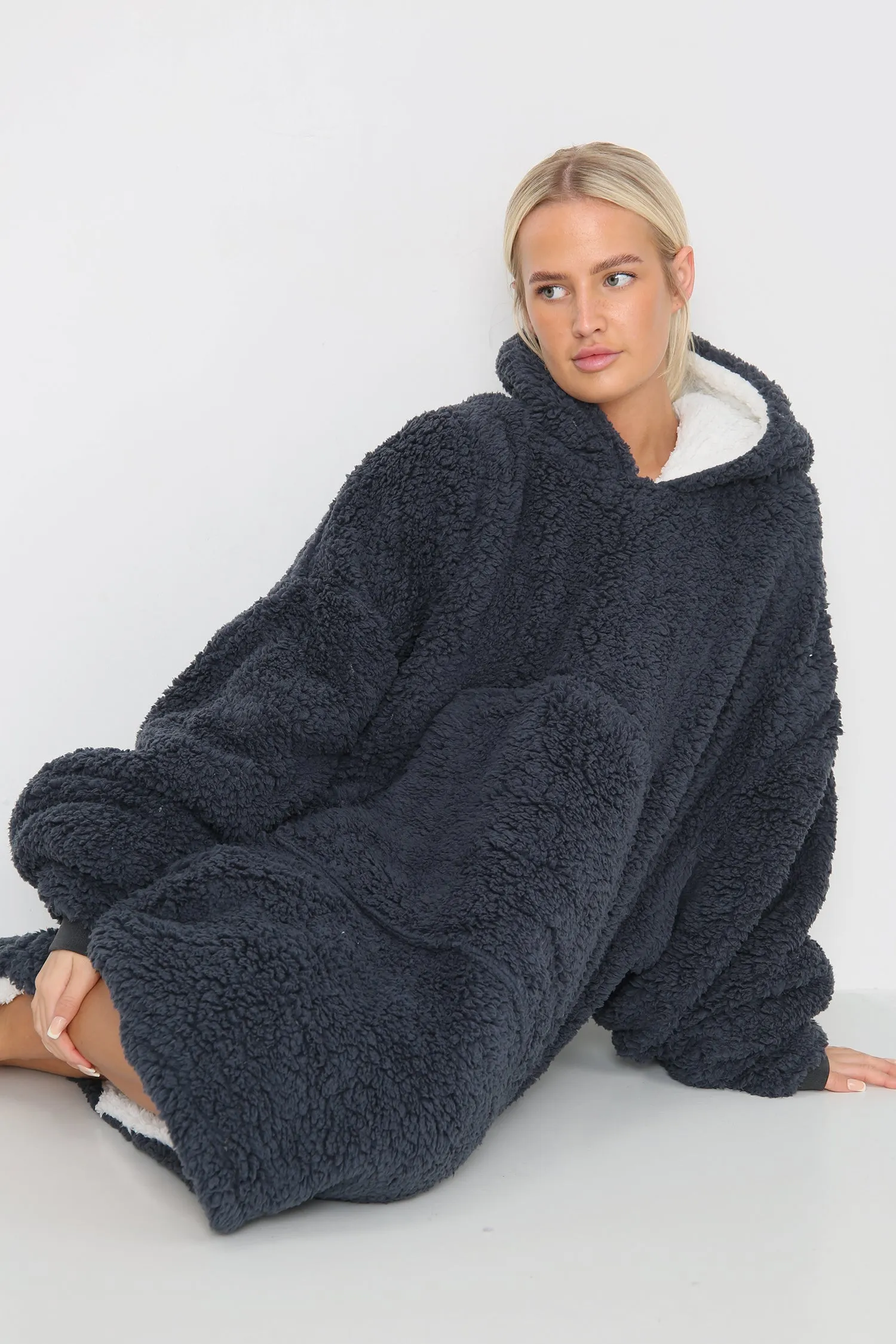 Teddy Hooded Blanket Charcoal